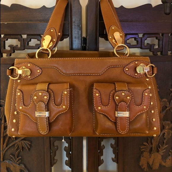 Michael Kors Handbags - MICHAEL KORS classic leather bag.